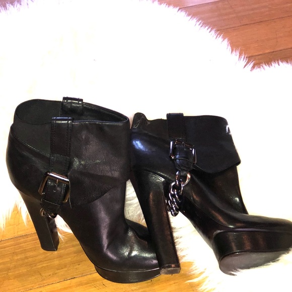 HOT LEATHER AND CHAIN DONALD J PLINER BOOTIES - Picture 5 of 8